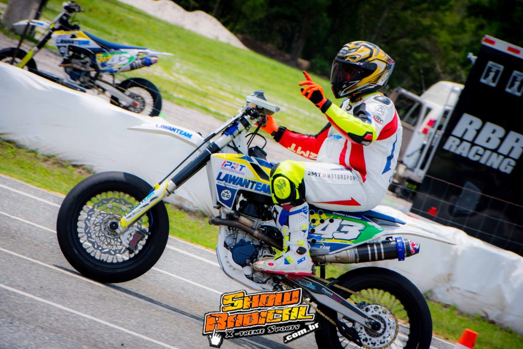 Do SuperMoto ao Flat Track confira a jornada de Sim&atilde;o Lawant nos EUA