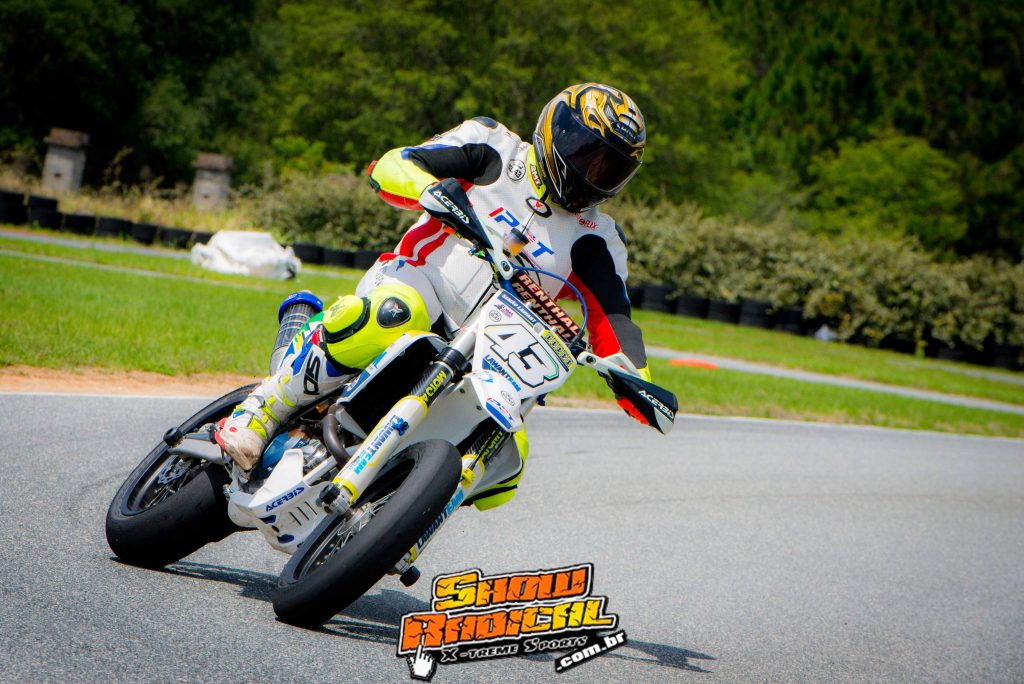 Do SuperMoto ao Flat Track confira a jornada de Sim&atilde;o Lawant nos EUA
