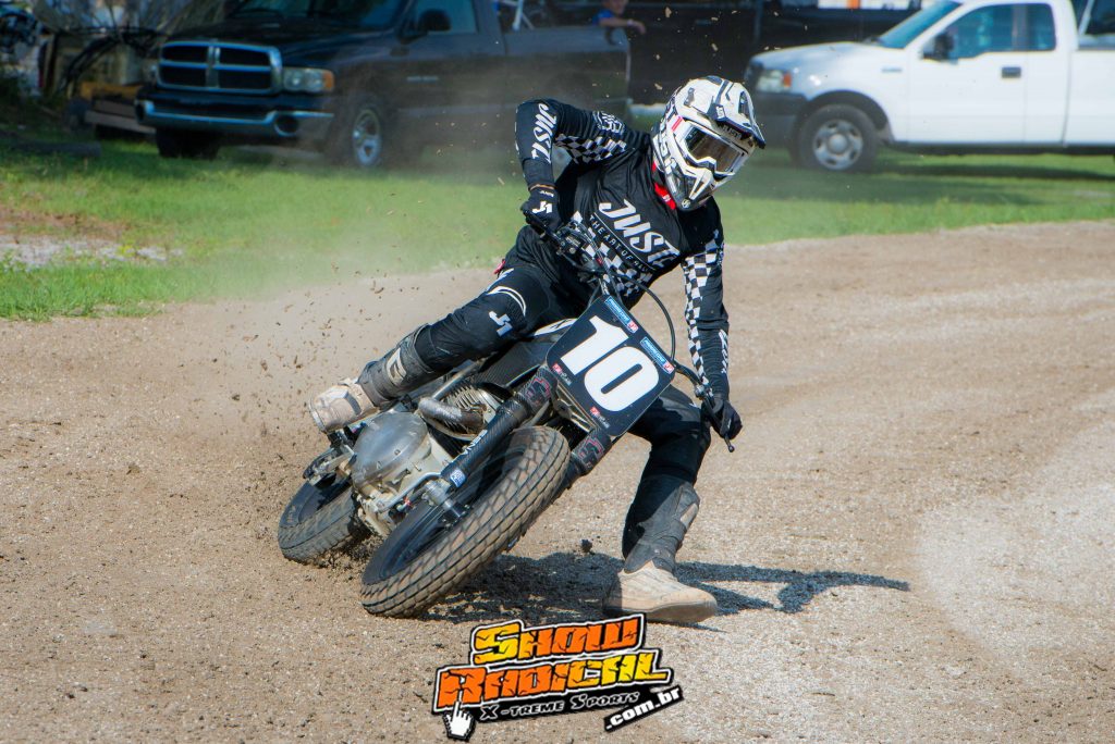 Do SuperMoto ao Flat Track confira a jornada de Sim&atilde;o Lawant nos EUA