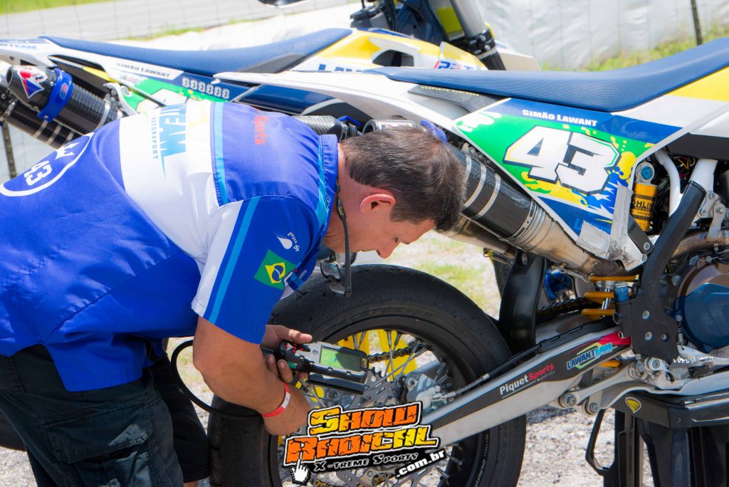 Do SuperMoto ao Flat Track confira a jornada de Sim&atilde;o Lawant nos EUA