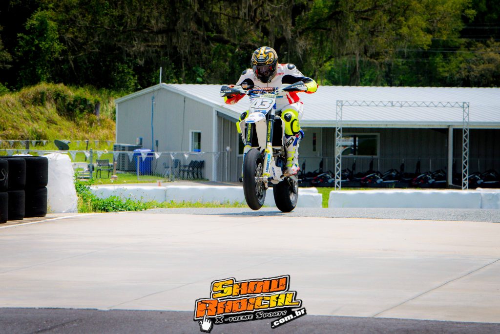 Do SuperMoto ao Flat Track confira a jornada de Sim&atilde;o Lawant nos EUA