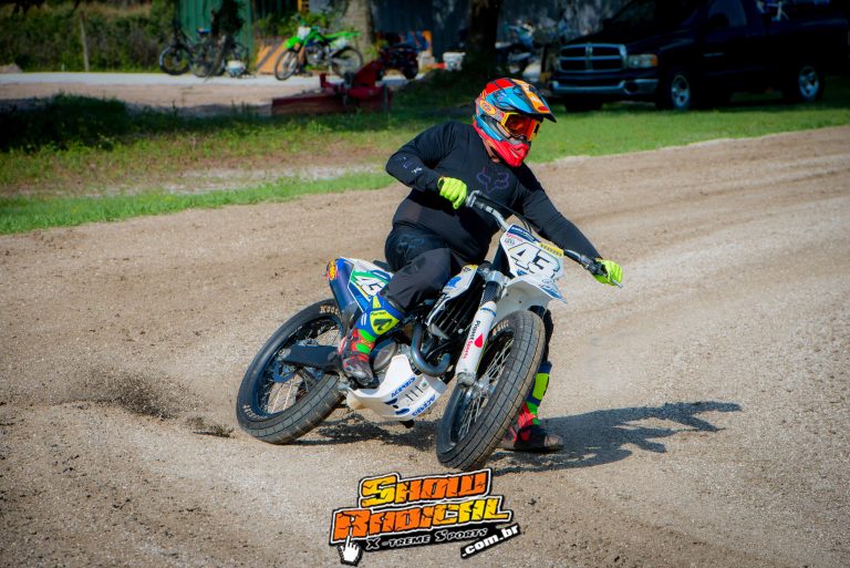 Do SuperMoto ao Flat Track confira a jornada de Simão Lawant nos EUA