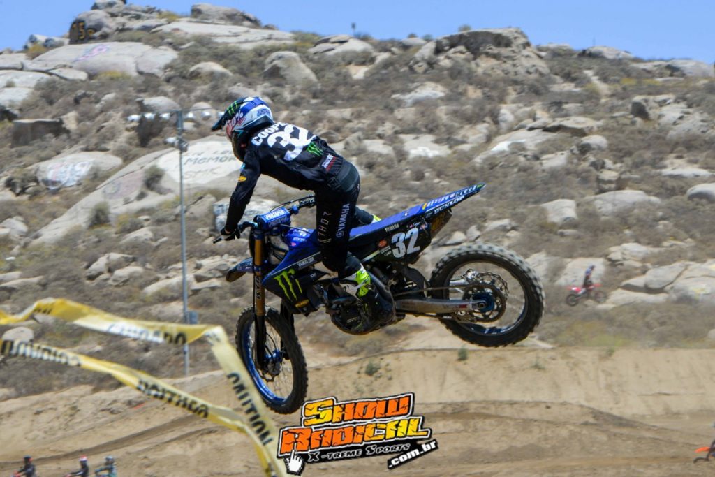 Sexta feira em Perris acompanhando os preparativos dos Pr&oacute;’s, as v&eacute;speras do AMA Motocross