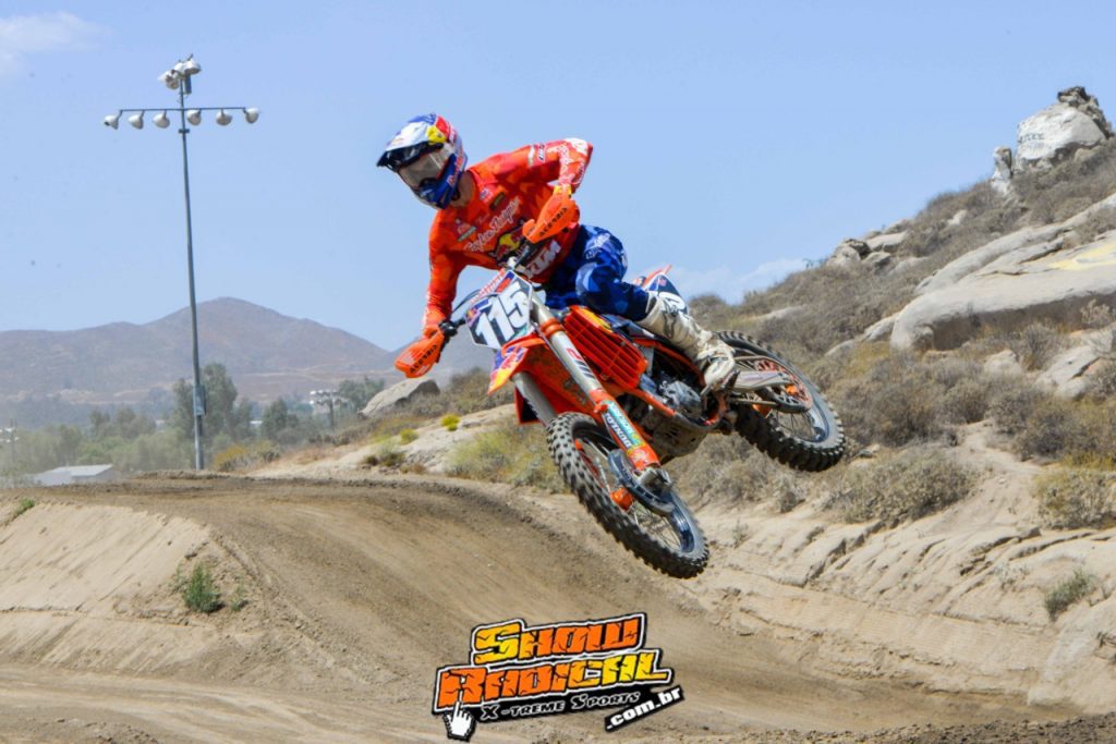 Sexta feira em Perris acompanhando os preparativos dos Pr&oacute;’s, as v&eacute;speras do AMA Motocross