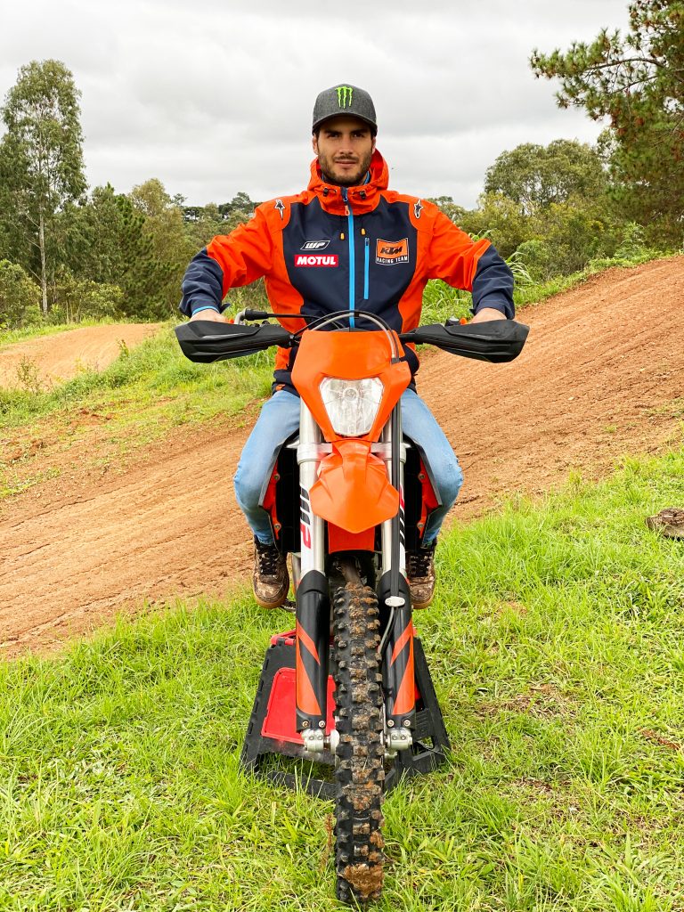 Equatoriano Ian Salazar chega para aquecer o Brasileiro de Enduro