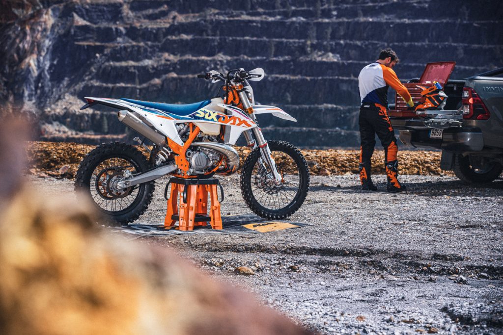 KTM apresenta a linha de Enduro 2022