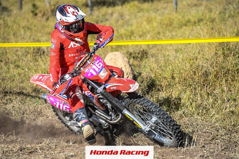 CRF Brasil | Apresentamos a CRF 250F da piloto oficial, Bárbara Neves