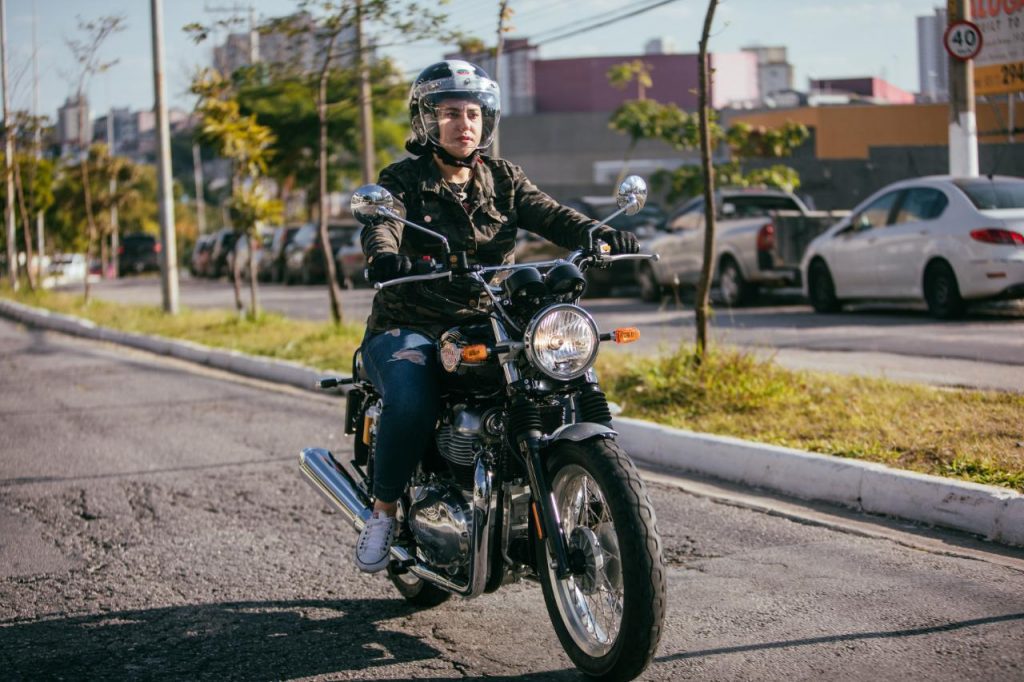 Conhe&ccedil;a as pilotos do programa BUILD TRAIN RACE da Royal Enfield Brasil