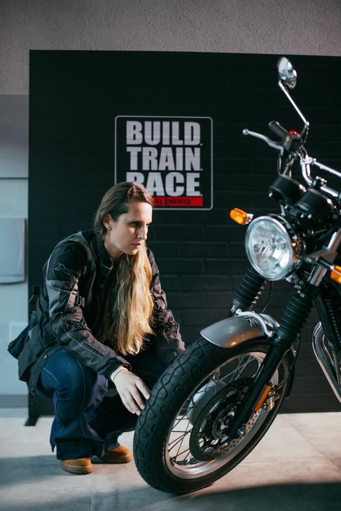 Conhe&ccedil;a as pilotos do programa BUILD TRAIN RACE da Royal Enfield Brasil