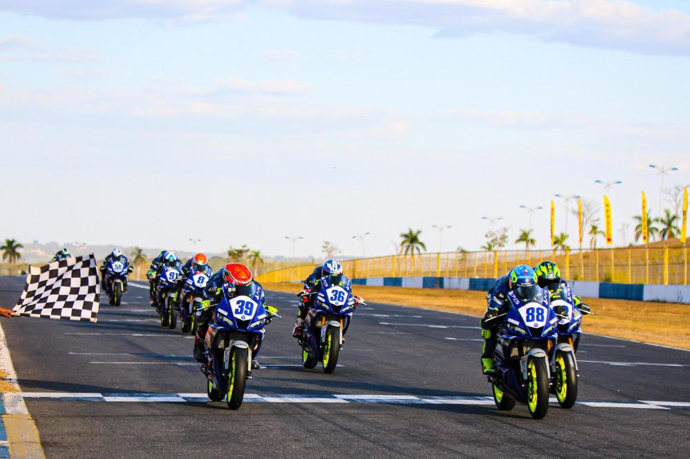 Maior programa de incentivo ao motociclismo brasileiro, bLU cRU renova a&ccedil;&otilde;es na temporada 2021