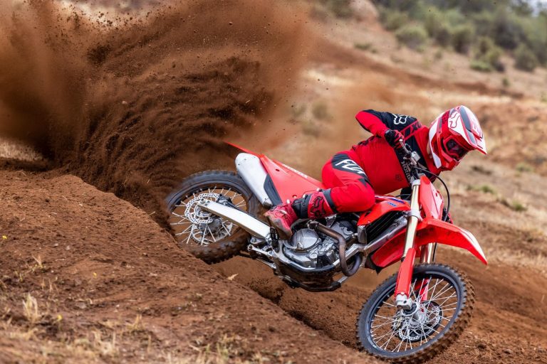 Leandro Silva #14 apresenta em português todas as novidades da nova CRF 250R 2022