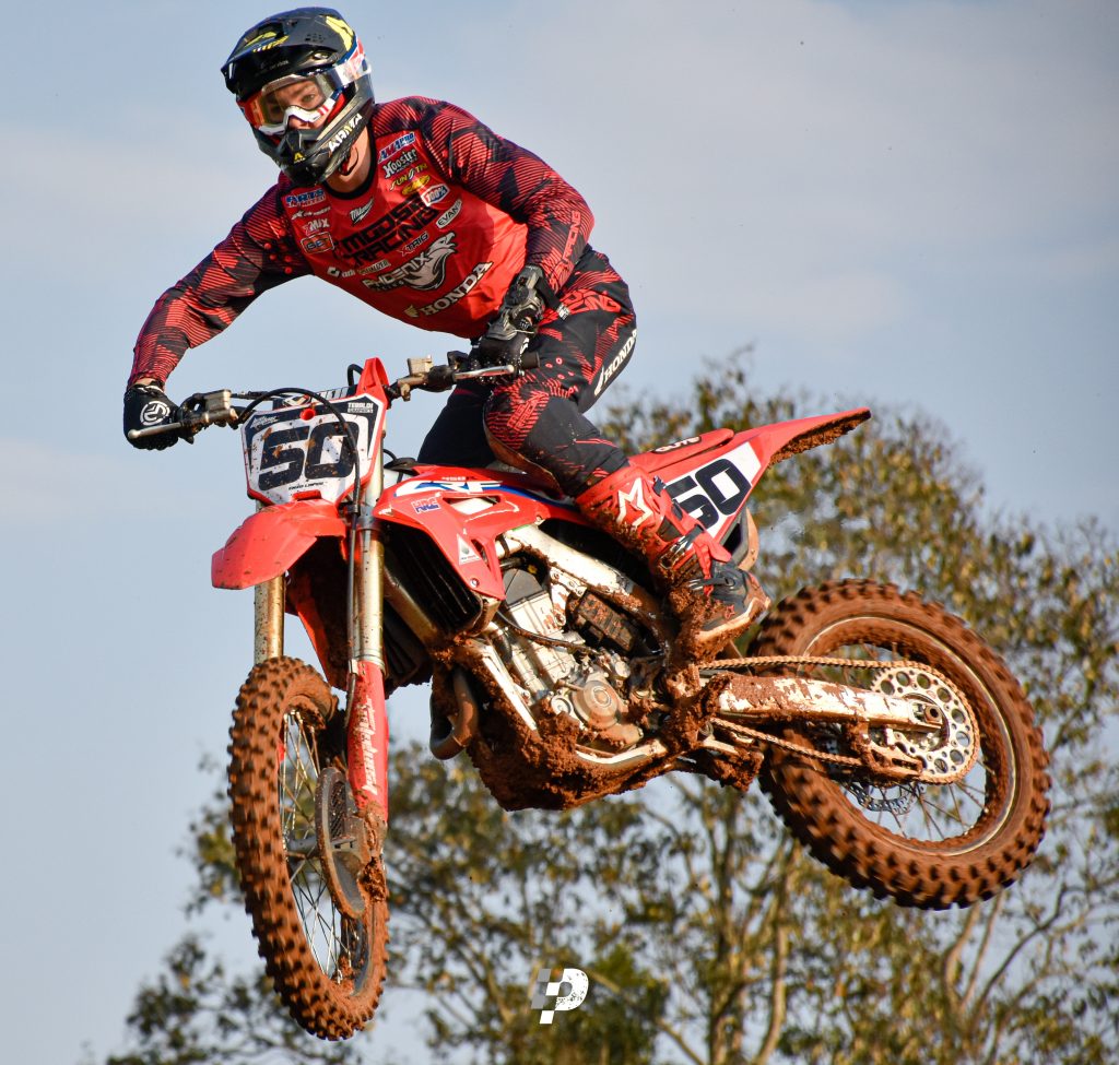Enzo Lopes volta as competi&ccedil;&otilde;es no Brasil com vit&oacute;ria na abertura do Ga&uacute;cho de Motocross