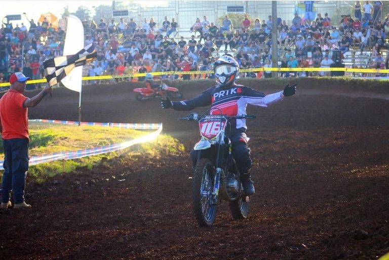 Rafael Faria leva a FAZT Suplementos ao topo do pódio na abertura do Brasileiro de Velocross