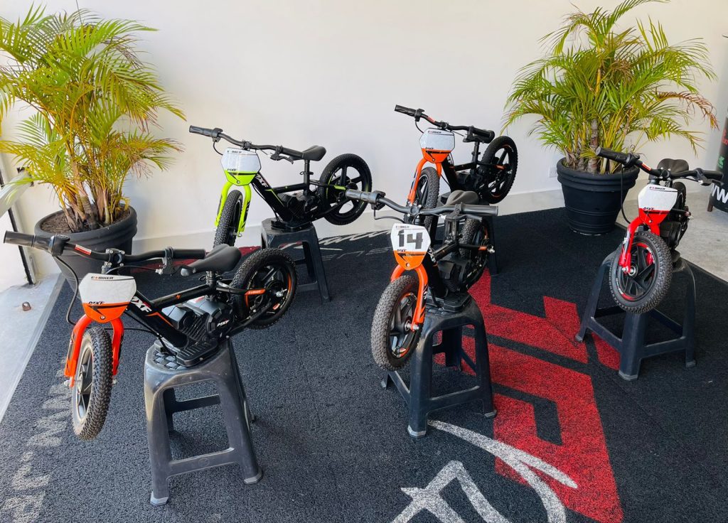 Linha completa de mini motos e mini e-bikes MXF a pronta entrega, confira mais um “Top 5 JP Motos”, escolha sua moto, CLIQUE AQUI!