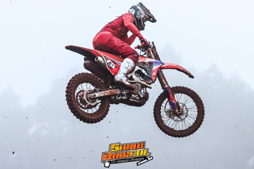 Chuva, frio e lama marcam a primeira etapa do Brasileiro de Motocross