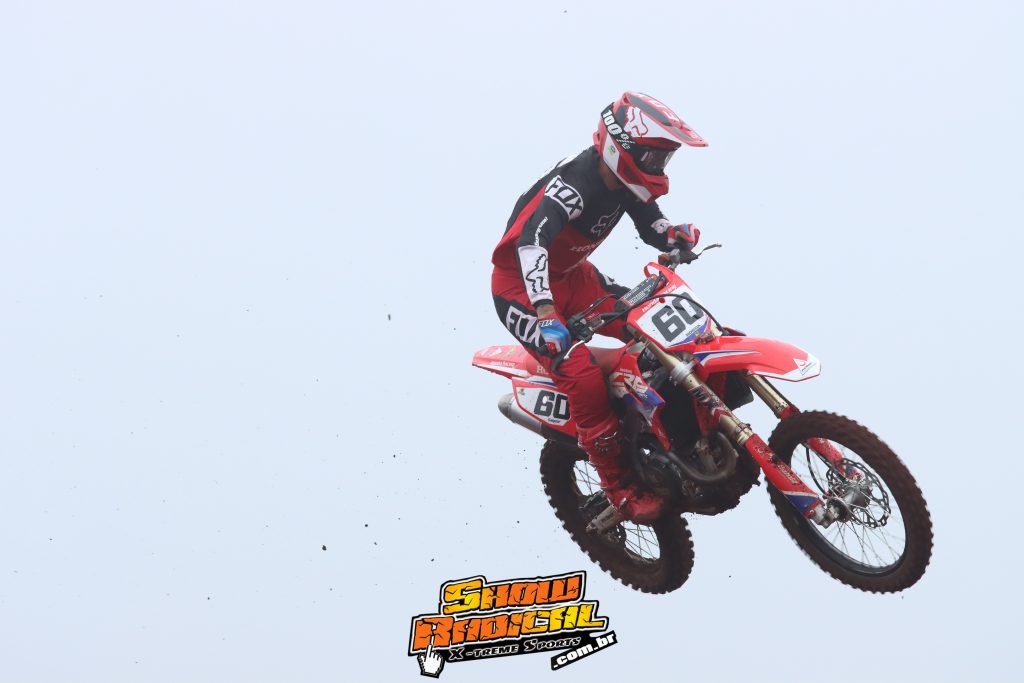 Chuva, frio e lama marcam a primeira etapa do Brasileiro de Motocross