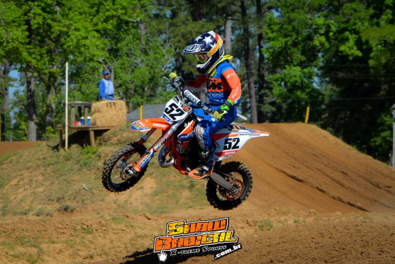 Assista ao Loretta Lynn’s 2021 ao vivo com 4 Brasileiros na disputa, clique aqui