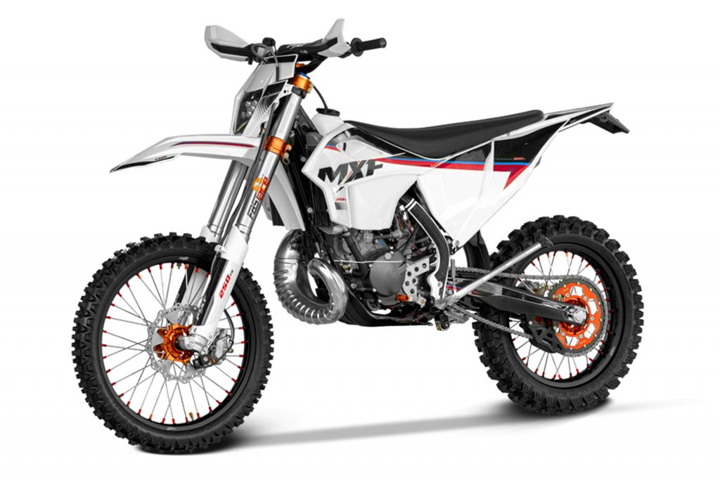MXF lan&ccedil;a 250TS 2 tempos vers&atilde;o 2022 para trilhas e enduro