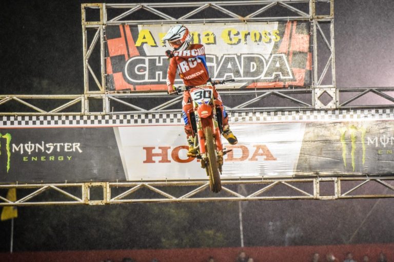 Arena Cross 2021 promete disputas eletrizantes com pilotos nacionais e estrangeiros