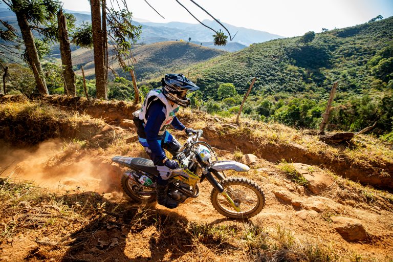 Felipe Arantes é campeão do Enduro da Independência na categoria Brasil