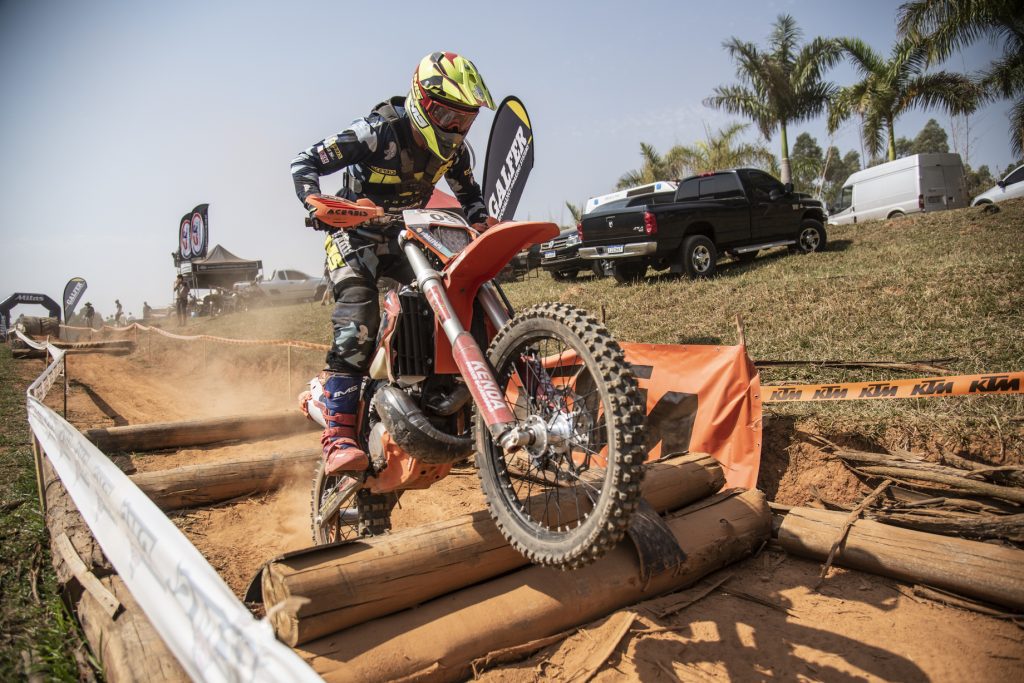 Calor e poeira marcaram a primeira etapa do HEBS e BITES Mitas em Morungaba