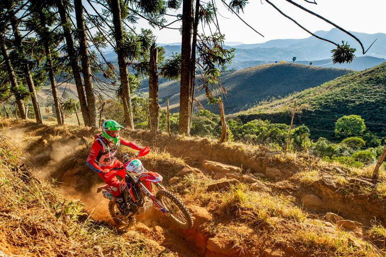 Dário Júlio (Over 40) e Bárbara Neves (Feminina) vencem segundo dia e lideram o Enduro da Independência 2021 nas categorias