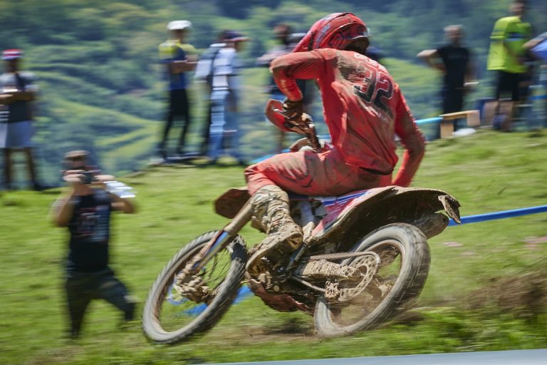 Chão liso, pedras e raízes marcam trilhas de Nova Bréscia (RS) pelo Brasileiro de Enduro