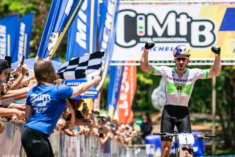 Henrique Avancini e Karen Olímpio vencem o short track de sábado em Araxá