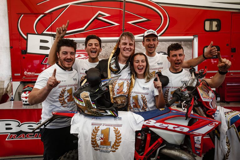 VÍDEO: Melhores momentos dos três dias de disputa na última etapa do Mundial de Enduro, na França