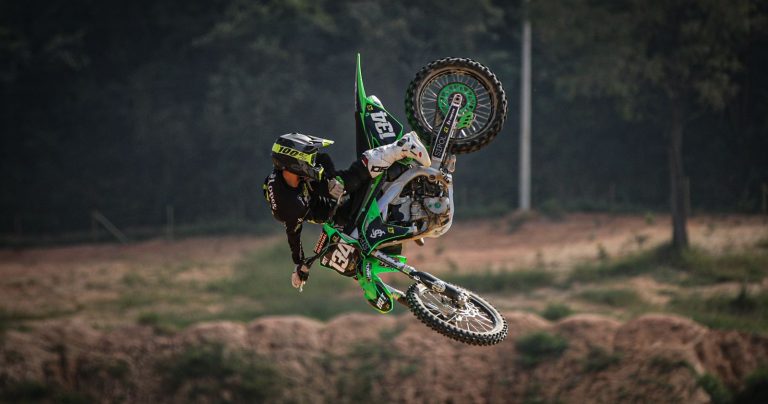 Os melhores pilotos do Brasil estarão no Arena Freestyle Motocross em Caraguatatuba na noite deste sábado, 06