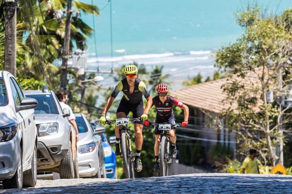 BIKE: Hans Becking (HOL) e Jos&eacute; Dias (POR) iniciam a Santander Brasil Ride Bahia com vit&oacute;ria no pr&oacute;logo