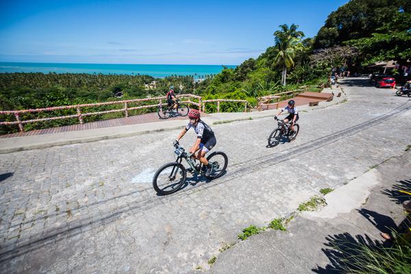 BIKE: Hans Becking (HOL) e Jos&eacute; Dias (POR) iniciam a Santander Brasil Ride Bahia com vit&oacute;ria no pr&oacute;logo