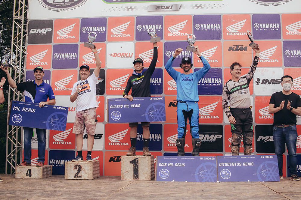 Pilotos bLU cRU colocam Yamaha no topo e recebem R$ 145 mil em pr&ecirc;mios no Brasileiro de Motocross 2021
