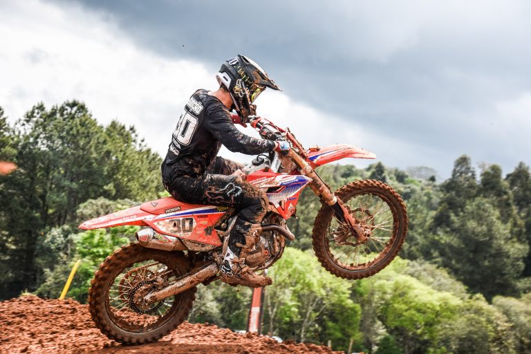 Honda Racing vai a Atibaia (SP) para rodada dupla do Brasileiro de Motocross, com direito a reforço na categoria MX2