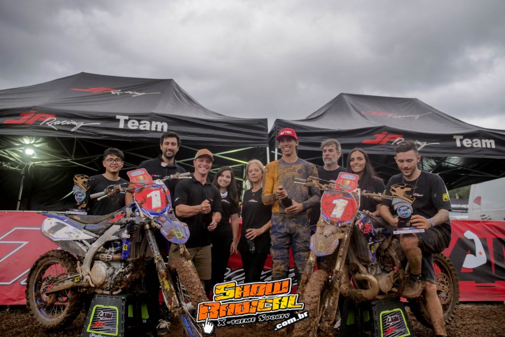 Quem ser&aacute; o 3&ordm; piloto da JP Racing na MX1?