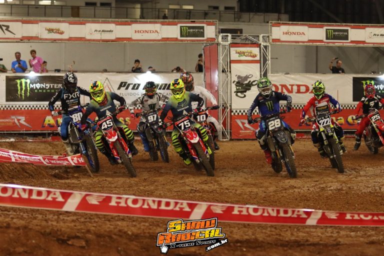 Grandes disputas e Pavilhão do Anhembi cheio marcam primeiro dia da Super Final do Arena Cross 2021