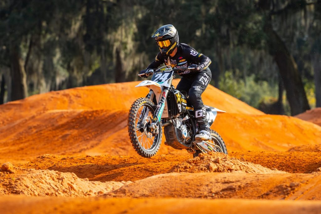 AMA SX: Rockstar Husqvarna &eacute; mais uma das grandes equipes a se apresentarem para a pr&oacute;xima temporada do supercross