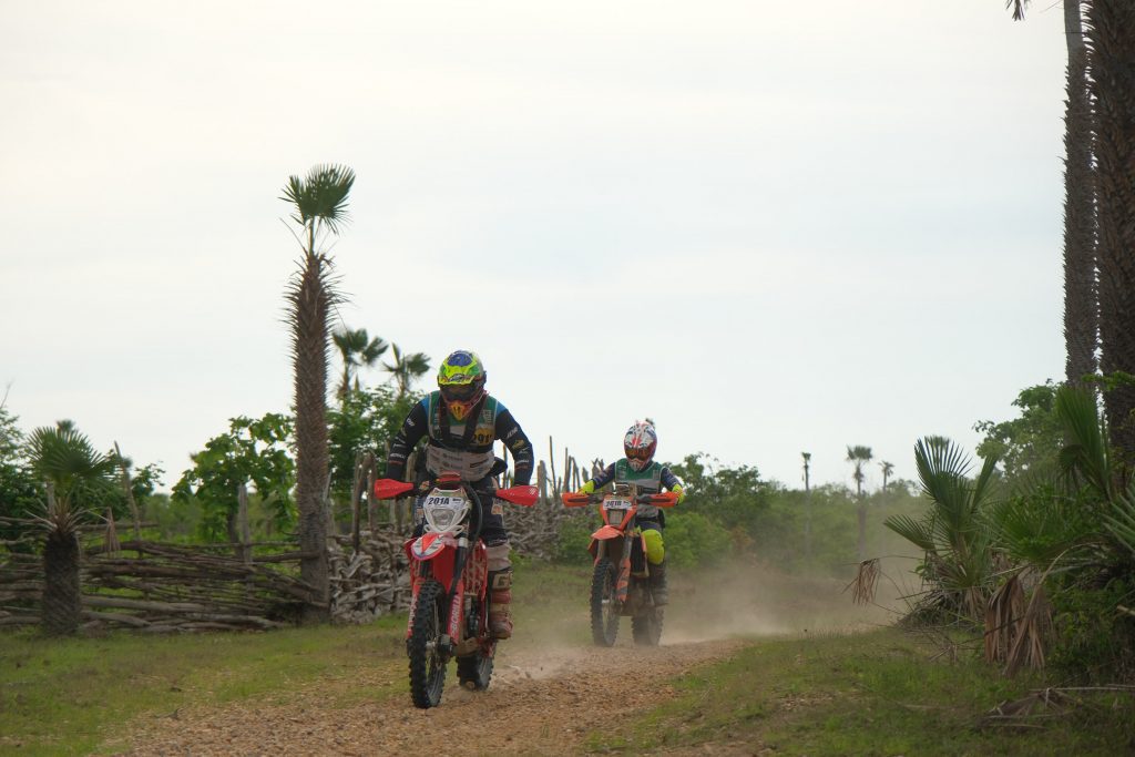 Ap&oacute;s dois dias de provas, competi&ccedil;&atilde;o nas motos est&aacute; acirrada no Rally Cerapi&oacute; 2022