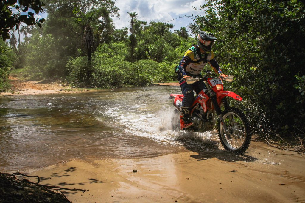 Rally Cerapi&oacute; 2022 tem campe&otilde;es de oito estados nas motos