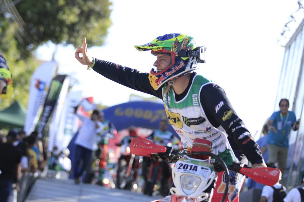 Rally Cerapi&oacute; 2022 abre disputa para as motos com serra e areia