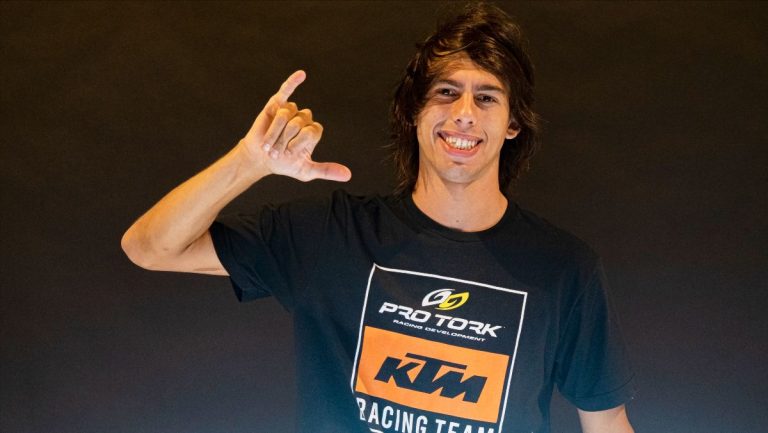 Lucas Dunka segue rumo a reta final do Argentino de Supercross