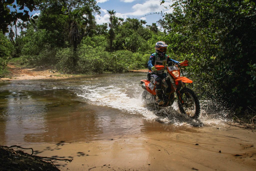 Rally Cerapi&oacute; 2022 tem campe&otilde;es de oito estados nas motos
