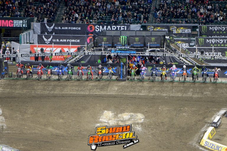 AMA Supercross: Leandro Silva faz a análise dos melhores momentos da primeira etapa.