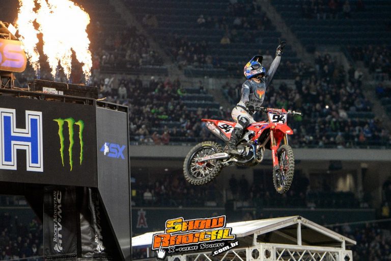 1ª etapa do AMA Supercross, resultados e melhores momentos das baterias.