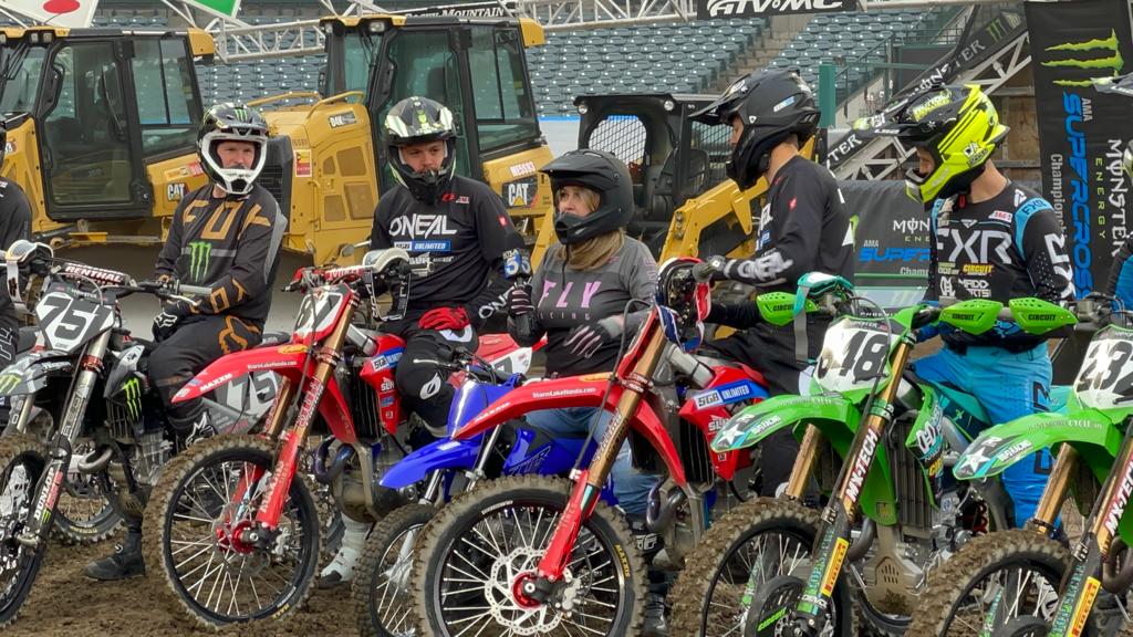 Conhe&ccedil;a a SGB Unlimited uma empresa norte Americana que te coloca dentro do AMA Supercross