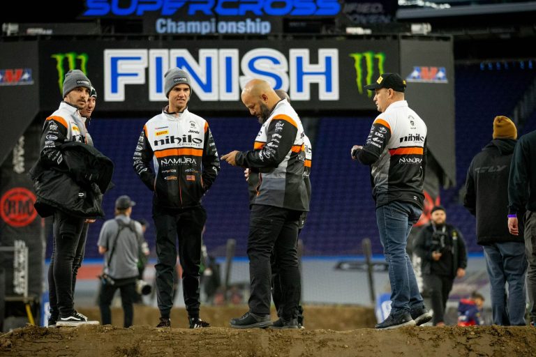 Invictus Speed Crew faz sua estreia no AMA Supercross em Mineápolis MN