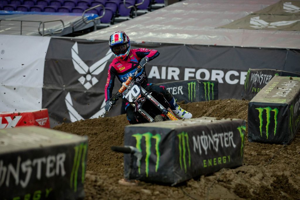 Invictus Speed Crew faz sua estreia no AMA Supercross em Mine&aacute;polis MN