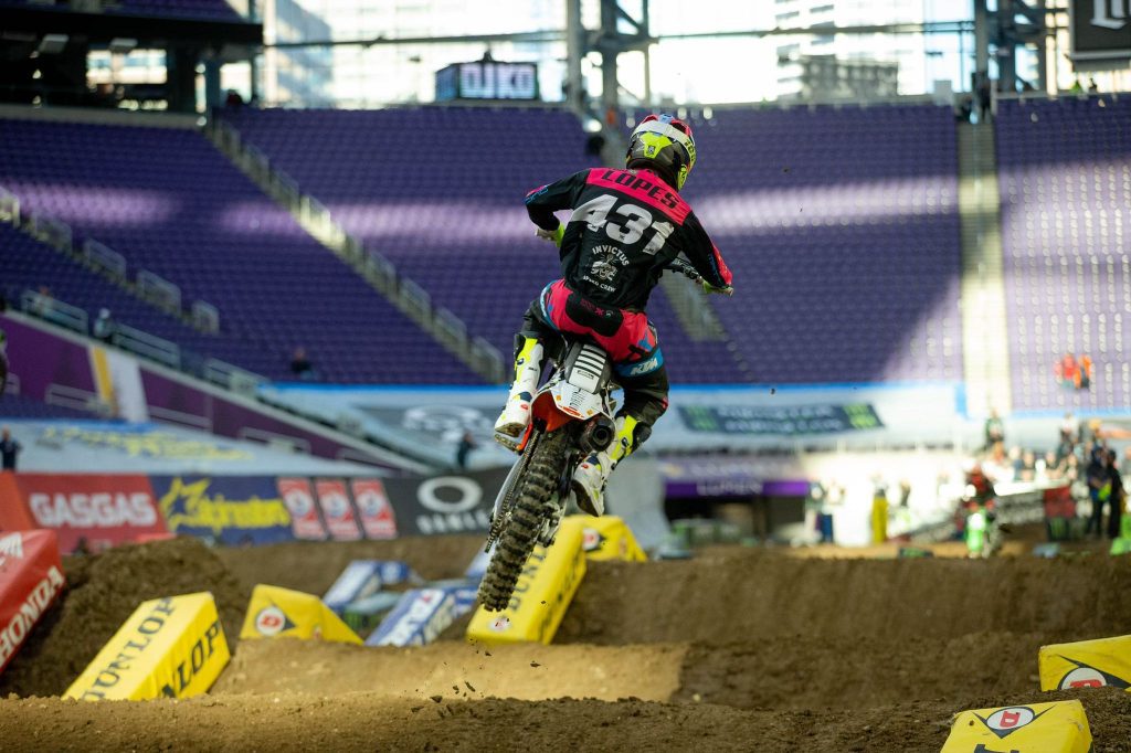 Invictus Speed Crew faz sua estreia no AMA Supercross em Mine&aacute;polis MN