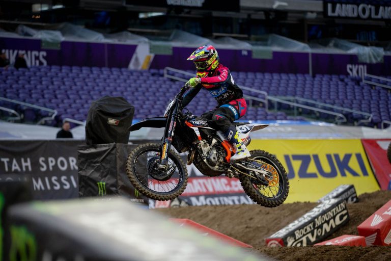 Vlog: Caio Lopes mostra os bastidores de sua estreia no AMA Supercross.