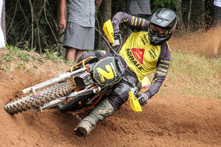 Como nasce uma lenda! Cássio Anacleto vence de Agrale a categoria 2T na Pista do Velhão no RS!